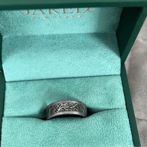 Titanium Men's Branch-Engraved Band in Blackened Silver